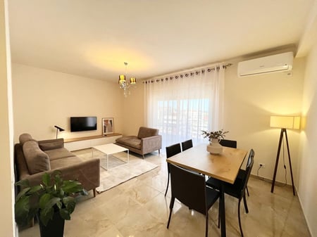 Jepet me Qira Apartament 3+1+2 me 2 Ballkone në Durrës