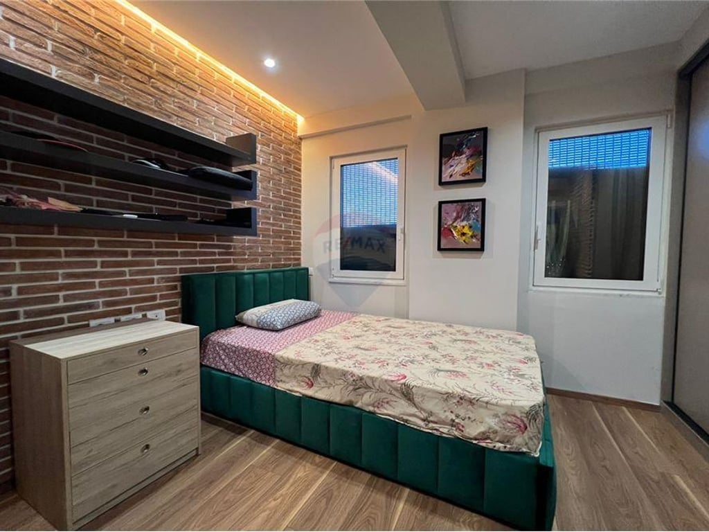 AFFITTASI APPARTAMENTO 2+1+2 IN VIA KAVAJE!