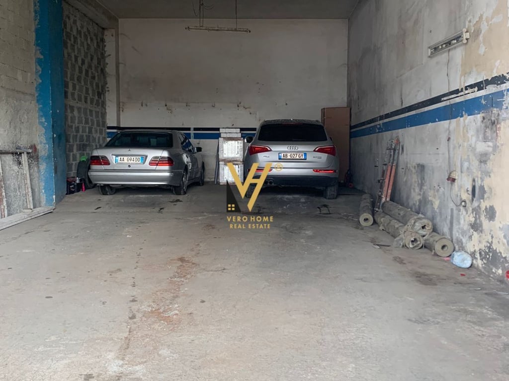 BUSINESS SPACE OF 100M2 FOR RENT IN KOMBINAT 70,000 LEK