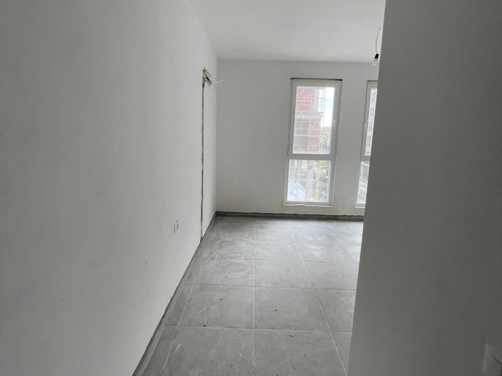 Vendesi appartamento 3+1+2 presso Univers City.