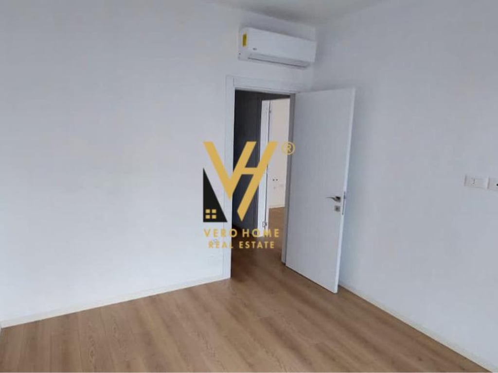 JEPET ZYRE 80 M2 ME QERA TE ARLIS , RRUGA E DIBRES 500 EURO