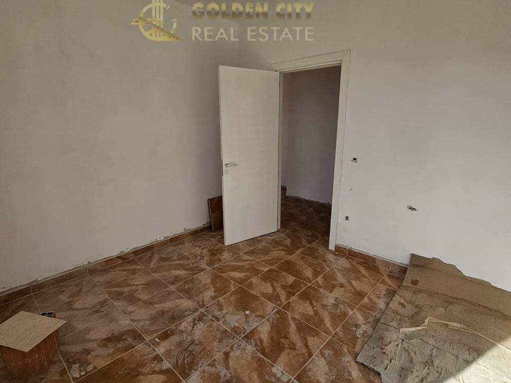 Shitet super apartament 2+1. SPITALL