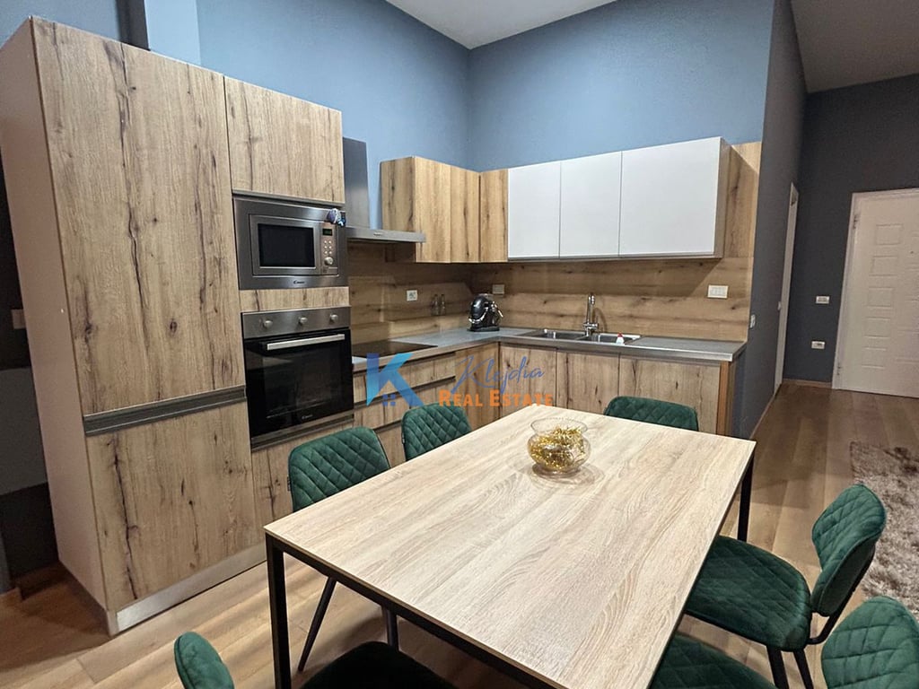 1+1 me qira te Liqeni i Thate, Rruga Peti