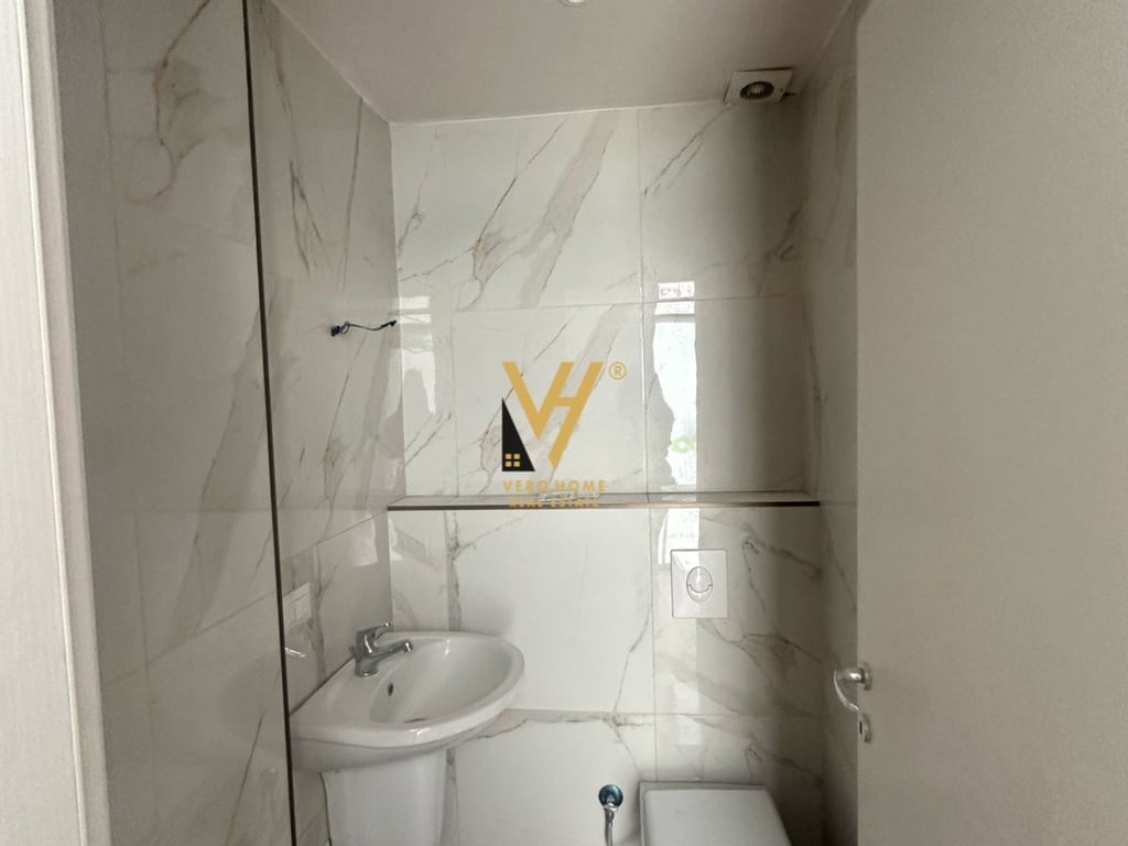 SHOP FOR RENT 89 M2 ON FROSINA PLAKU STREET 100,000 LEK