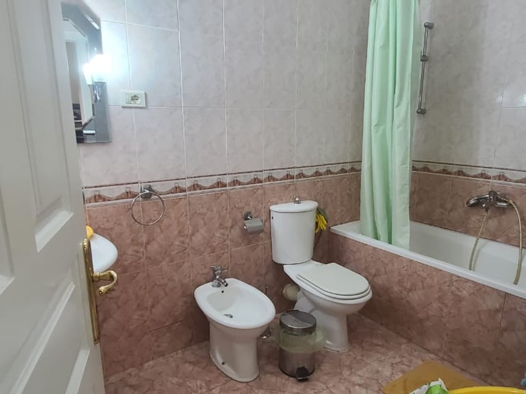 Shitet Apartament 2+1 tek Komuna e Parisit!