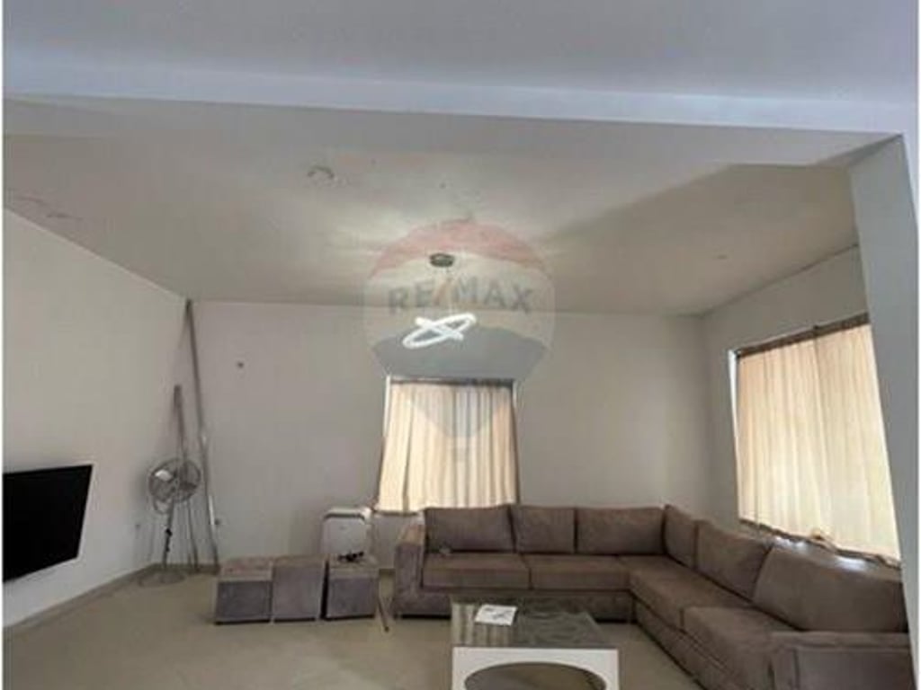 Si affitta il secondo piano di una villa presso il Campo dell'Aviazione.