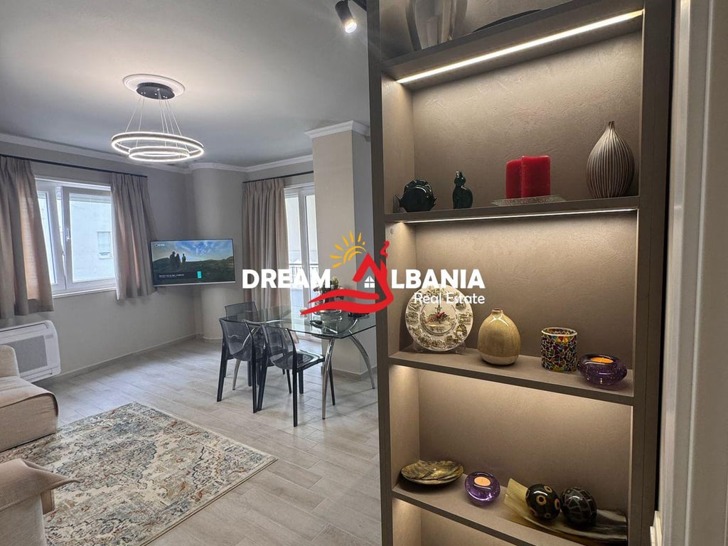 Affittasi super appartamento 1+1 in centro, vicino a Caffè Flores, Tirana (ID 42111369)