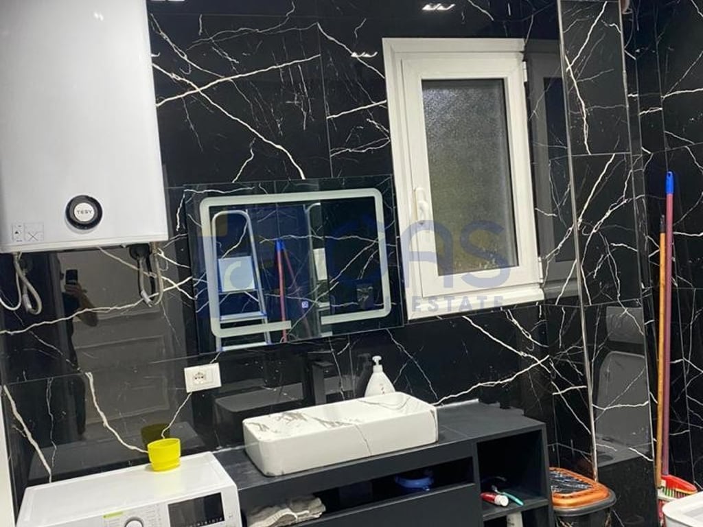 Apartment 2+1 for sale in Vlorë.