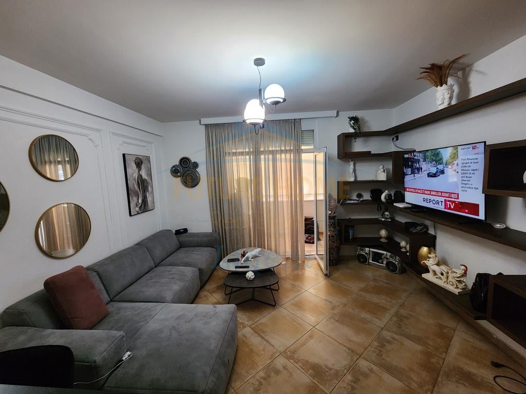 Shitet apartament 1+1 Kodra e Diellit