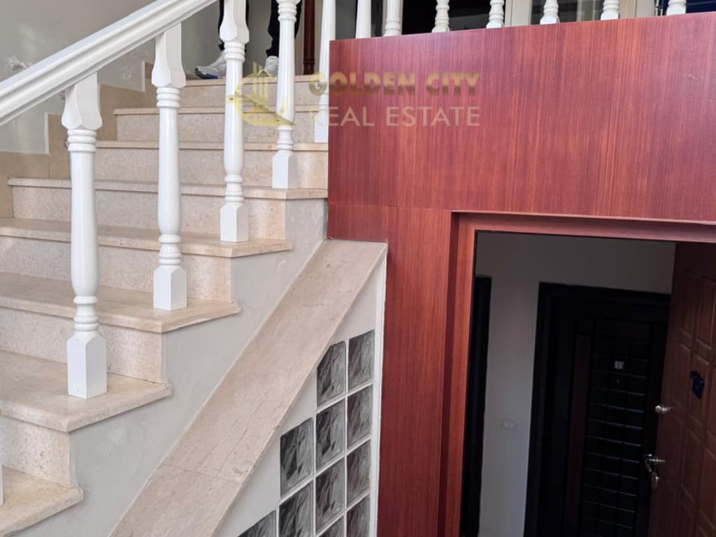 Ofrojme per shitje pentause 2+1+2. 210m2