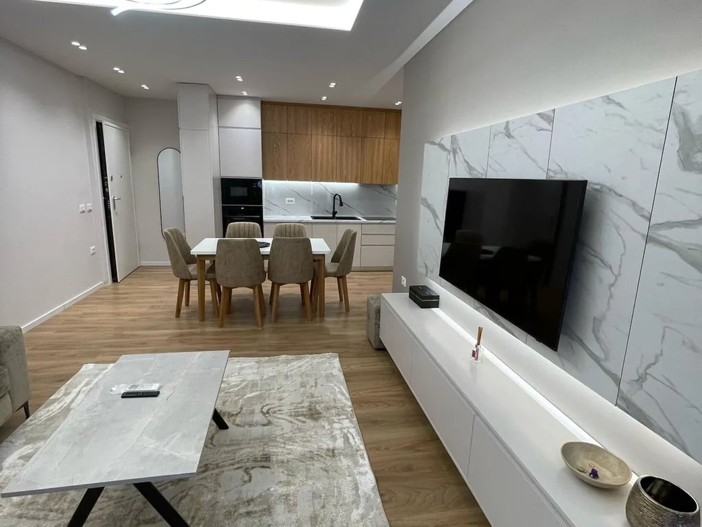 Jepet me Qira – Apartament 2+1 📍 Përballë Kompleksit Delijorgji