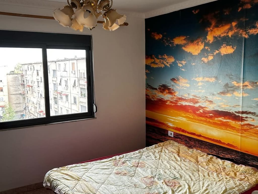 A 2+1 apartment is available for rent in Laprak.