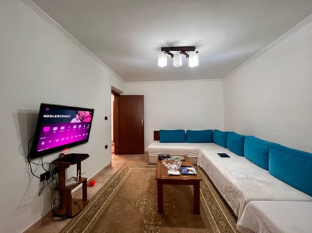 Shitet, Apartament 2+1+, ”Ish Blloku” Tiranë.