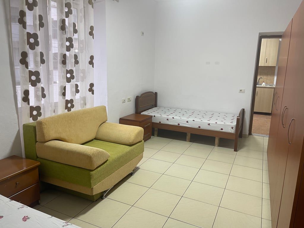 Jepet me qera apartament 1+1 tek Prokuroria