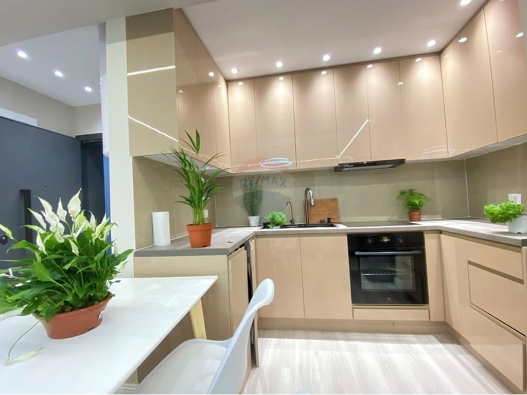 Apartament 1+1+ verande me qira !