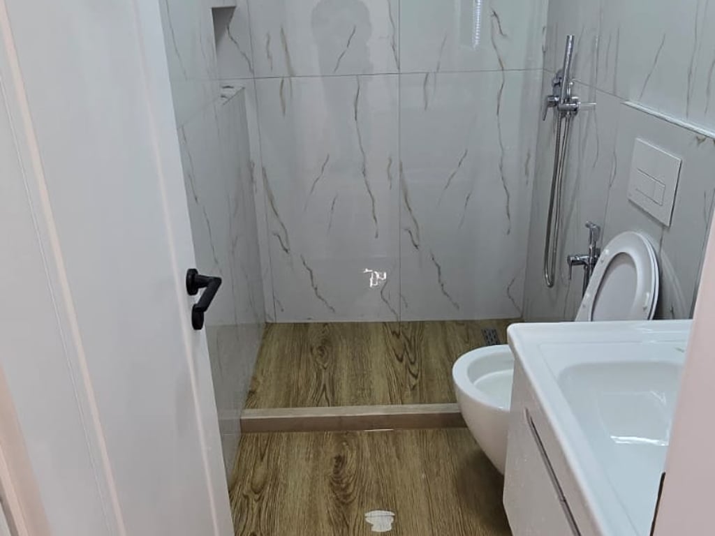 VENDESI APPARTAMENTO 2+1 64M2 169000 EURO VIA KVAJES