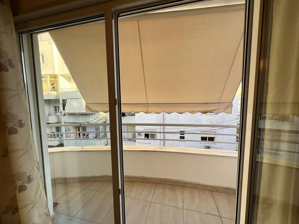 Affittasi appartamento 2+1 a Kodra e Diellit.