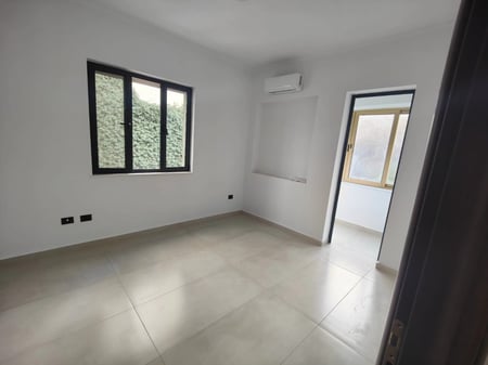 Office for rent in Bllok 900 euros