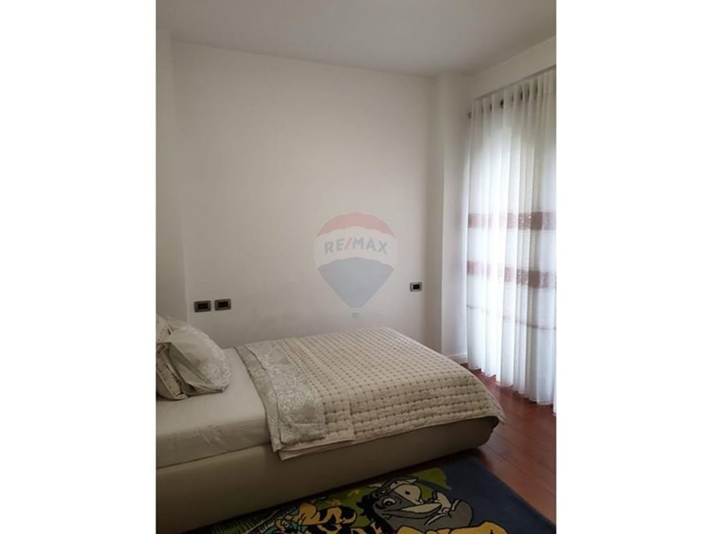 Jepet me qira apartament 3+1+2, te Liqeni I Thate