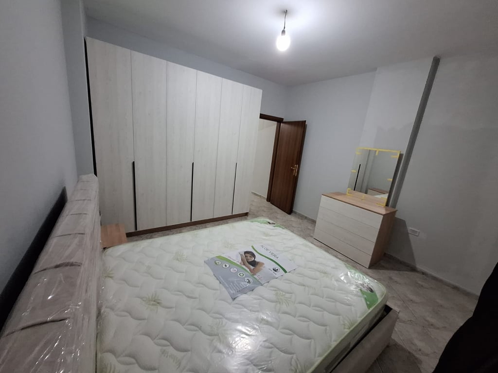 Apartment 1+1 for rent, Shkoza Roundabout, first station of the factory. Price: 350,000 lek.