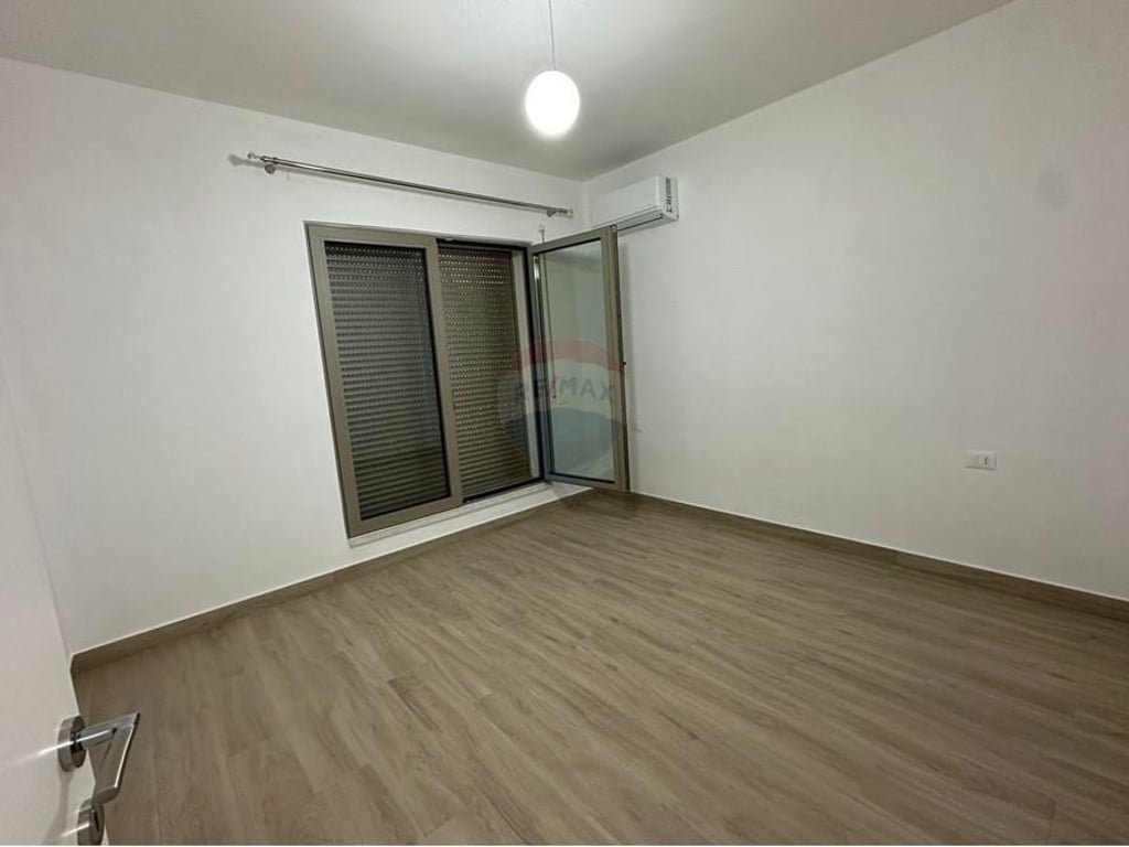Apartament + parkim - Për Qira - Kompleksi Delijorgji