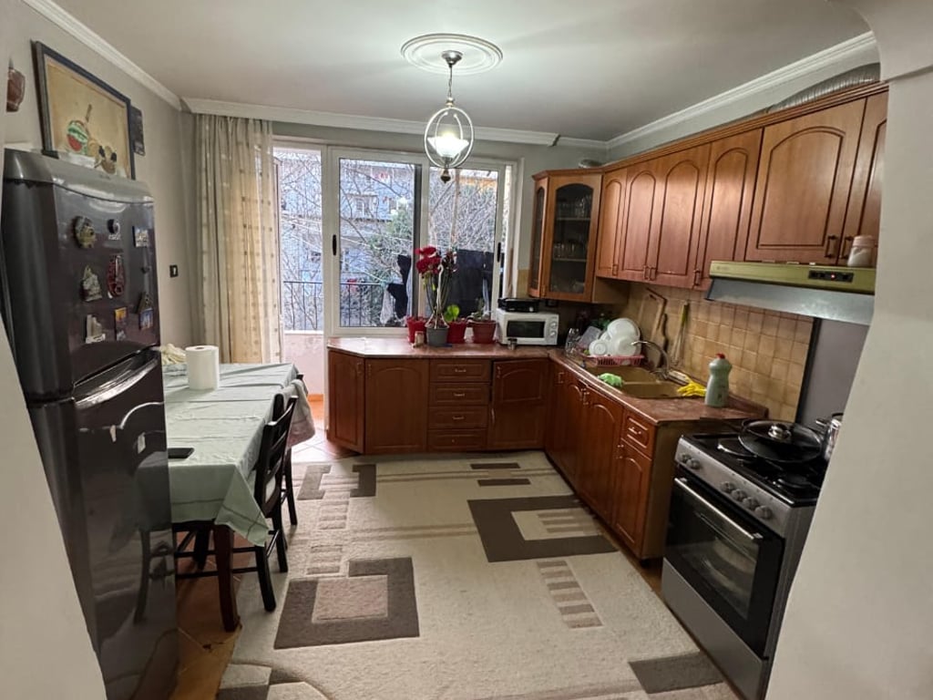 Vendesi appartamento 2+1 vicino al Liceo Cajupi!