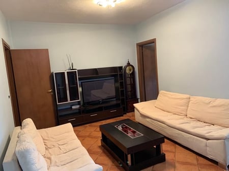 A 1+1 apartment is available for rent at the Panorama Complex, Harry Fultz.