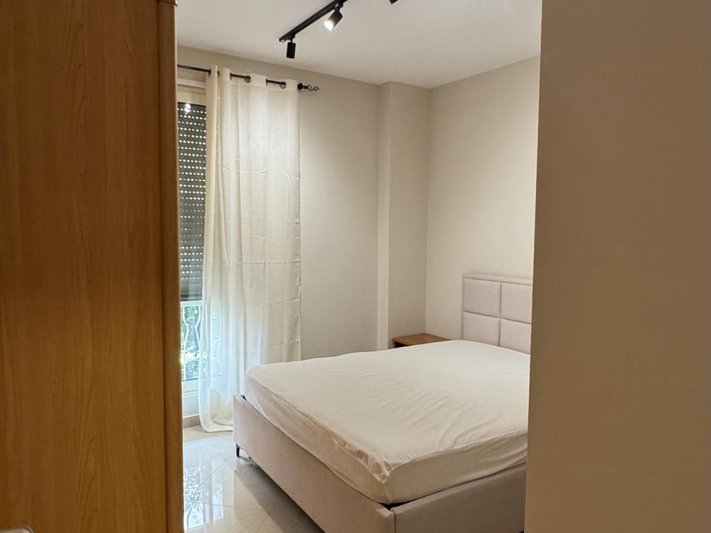 Jepet me qera 2+1+2 te Liqeni i Thate