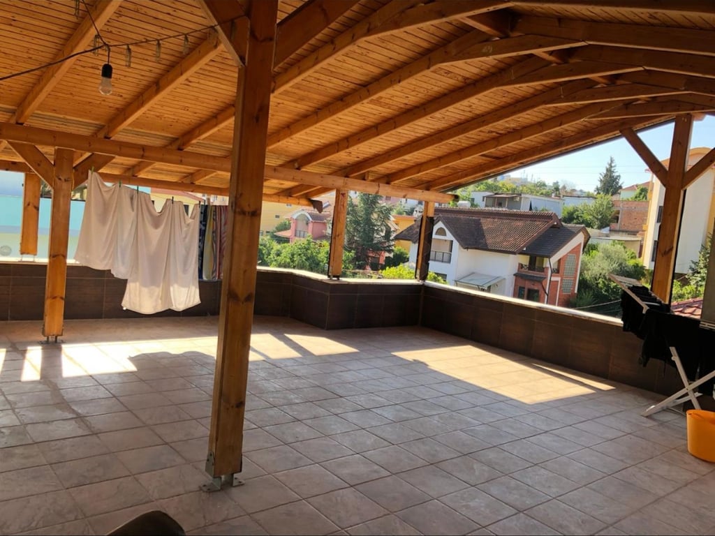 Villa a tre piani in affitto alle Ville Tedesche.