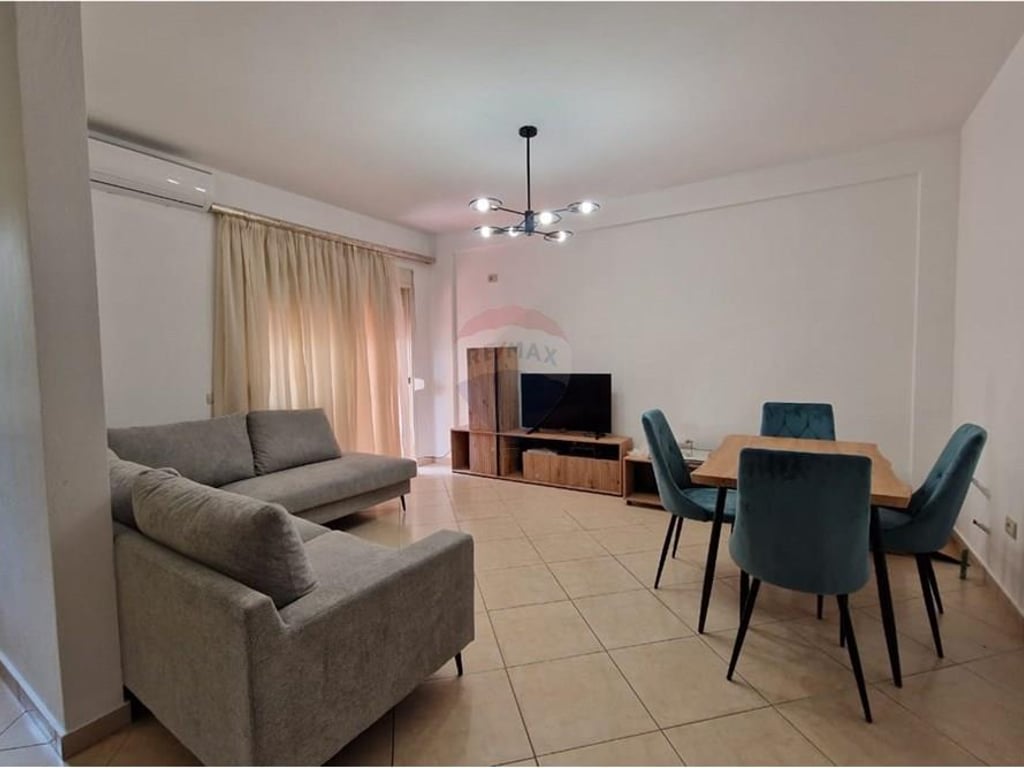 A 2+1+2 apartment is available at Kodra e Diellit.