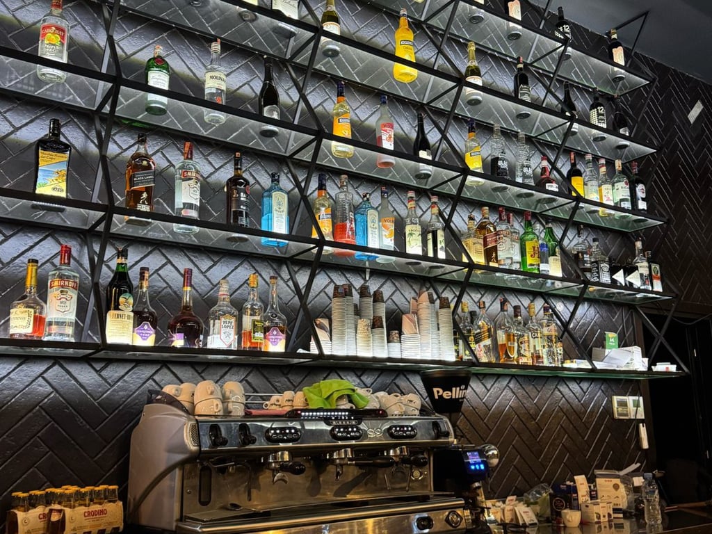 🏢 INVEST IN A READY-MADE ASSET – BUSINESS ENVIRONMENT (BAR-CAFE) WITH A VERANDA, 5 MAJI