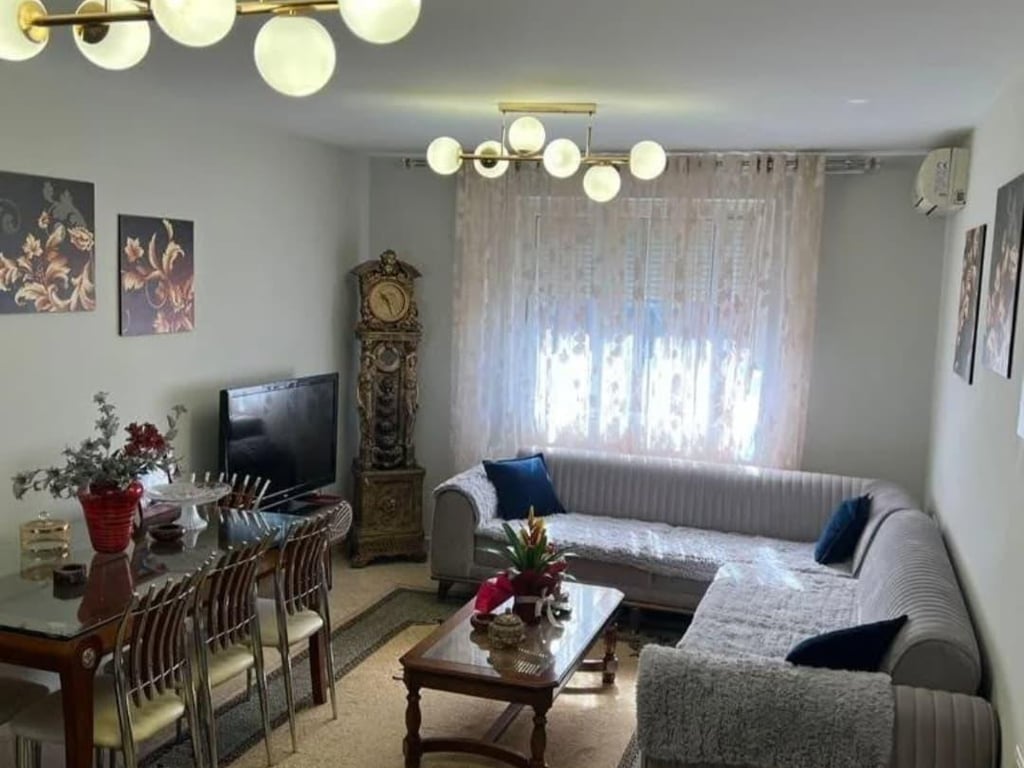 Apartament 2+1 me qira tek Sheshi Shtraus