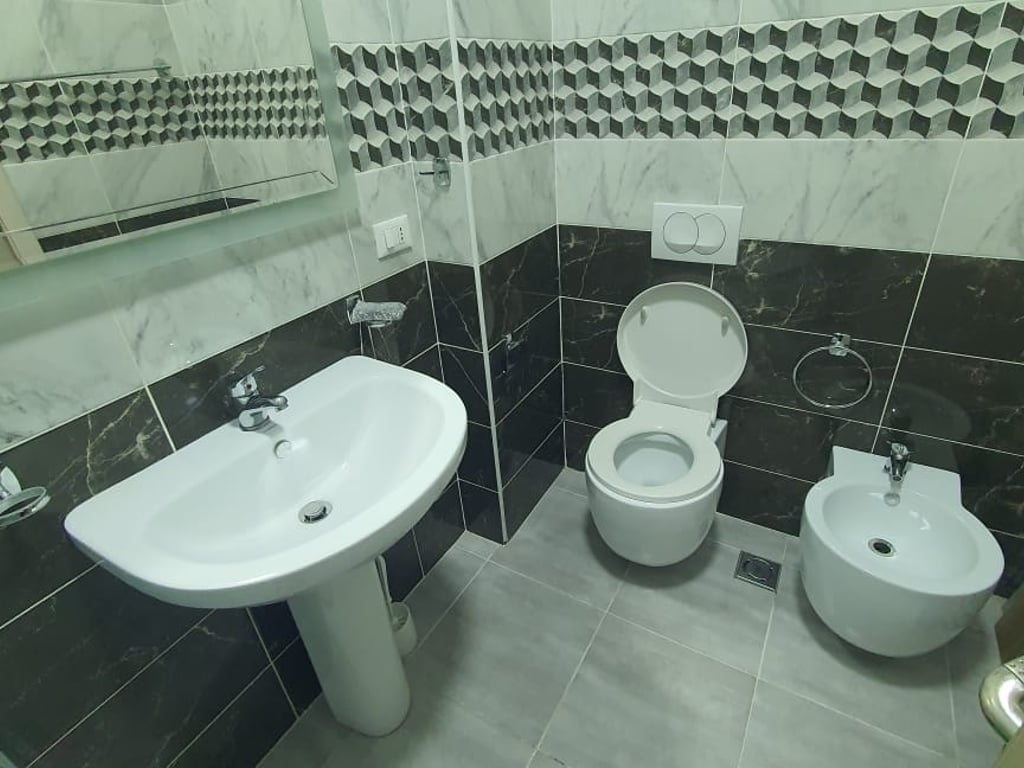 1+1, Kika Complex 2, Paris Commune, 570 euros