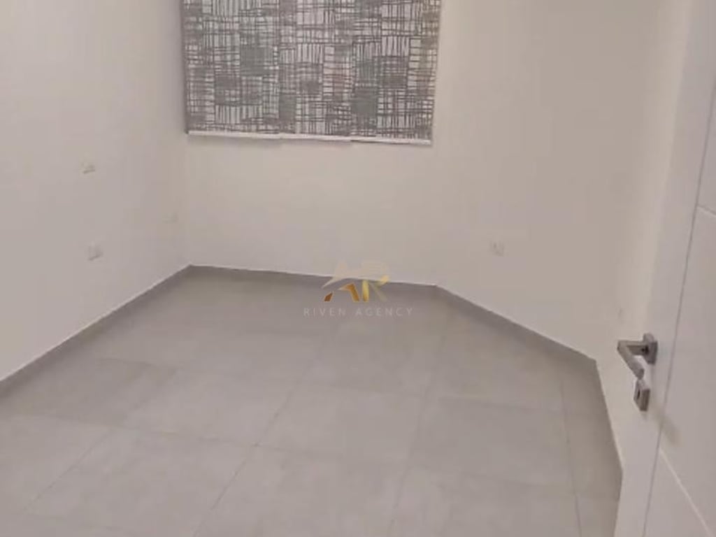A 3+1 apartment is for rent only for offices in Myslym Shyr.