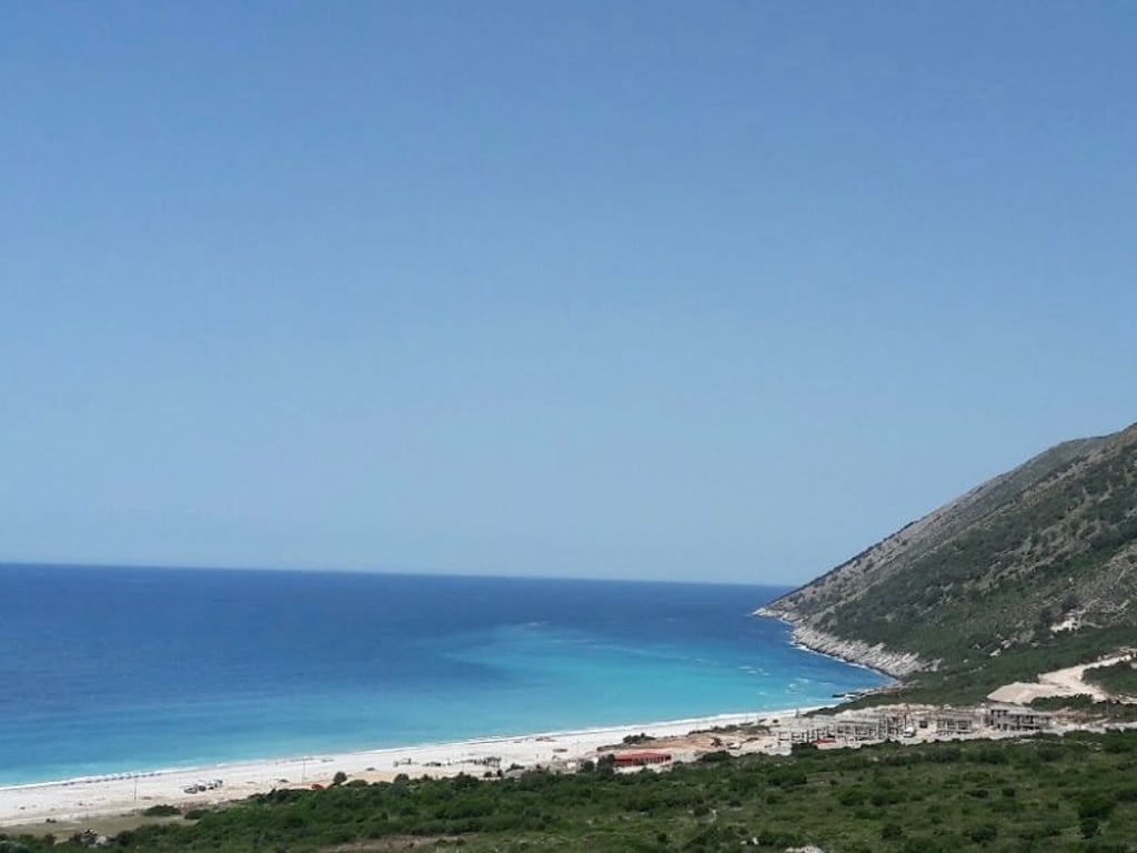 OCCASIONE DI INVESTIMENTO – TERRENO IN VENDITA A PALASË