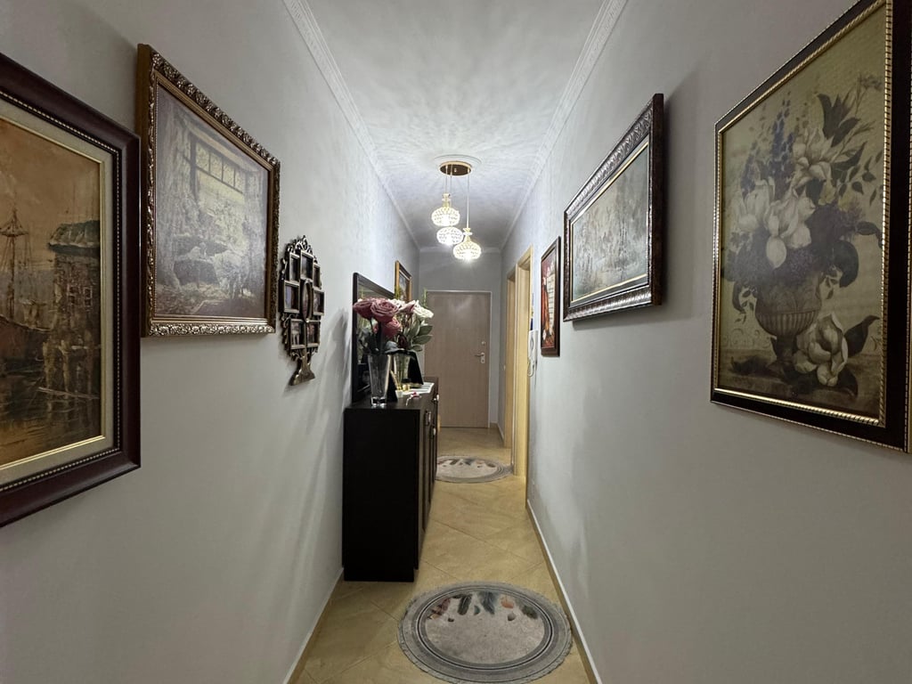 Super Apartament 3+1+2 - te rrethi Astir , mundesi ndarje .