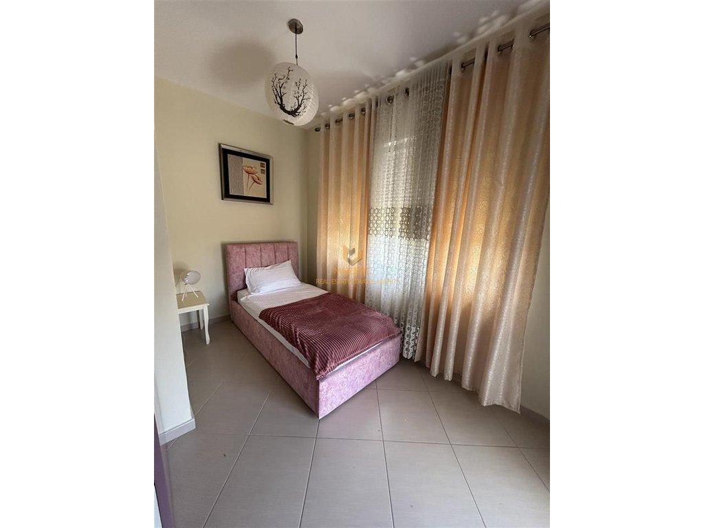 A 3+1+2+2 apartment with parking is available for rent near the zoo.