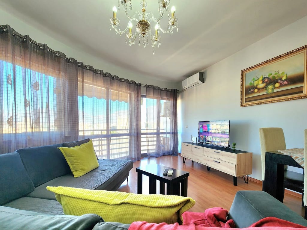 Affittasi appartamento 1+1, Zogu i Zi di fronte al Ring Center 520 euro.