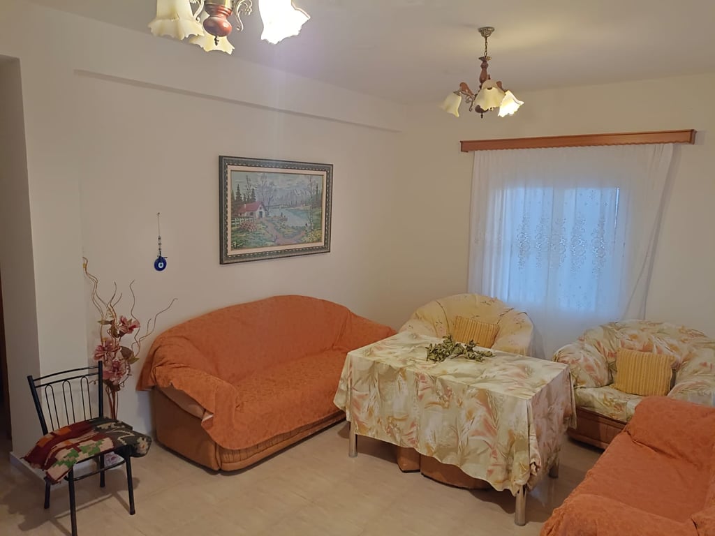 Spacious two-story house for long-term rent