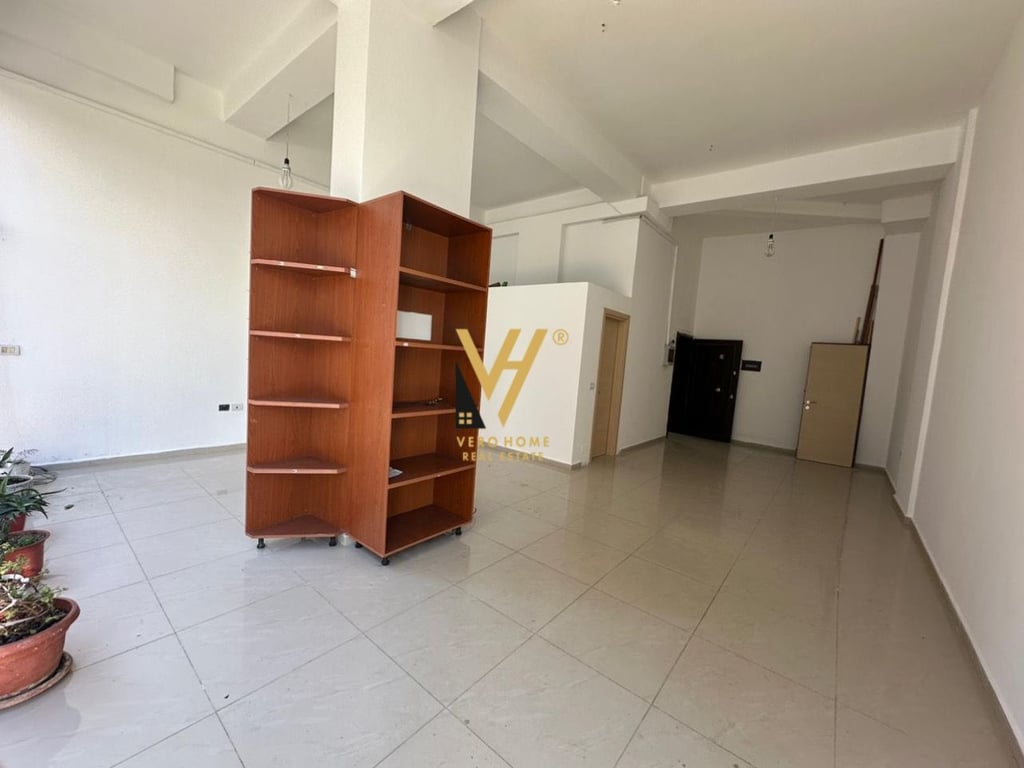 SHOP OF 54M2 FOR RENT IN ASTIR 50,000 LEK