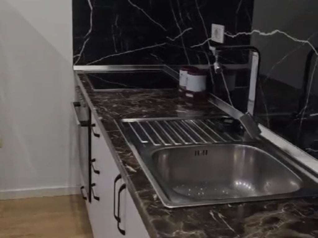 Jepet me qera Shtepia 2+1 , tek Kodra e Priftit prane shkolles Mrekullia  480 mije leke