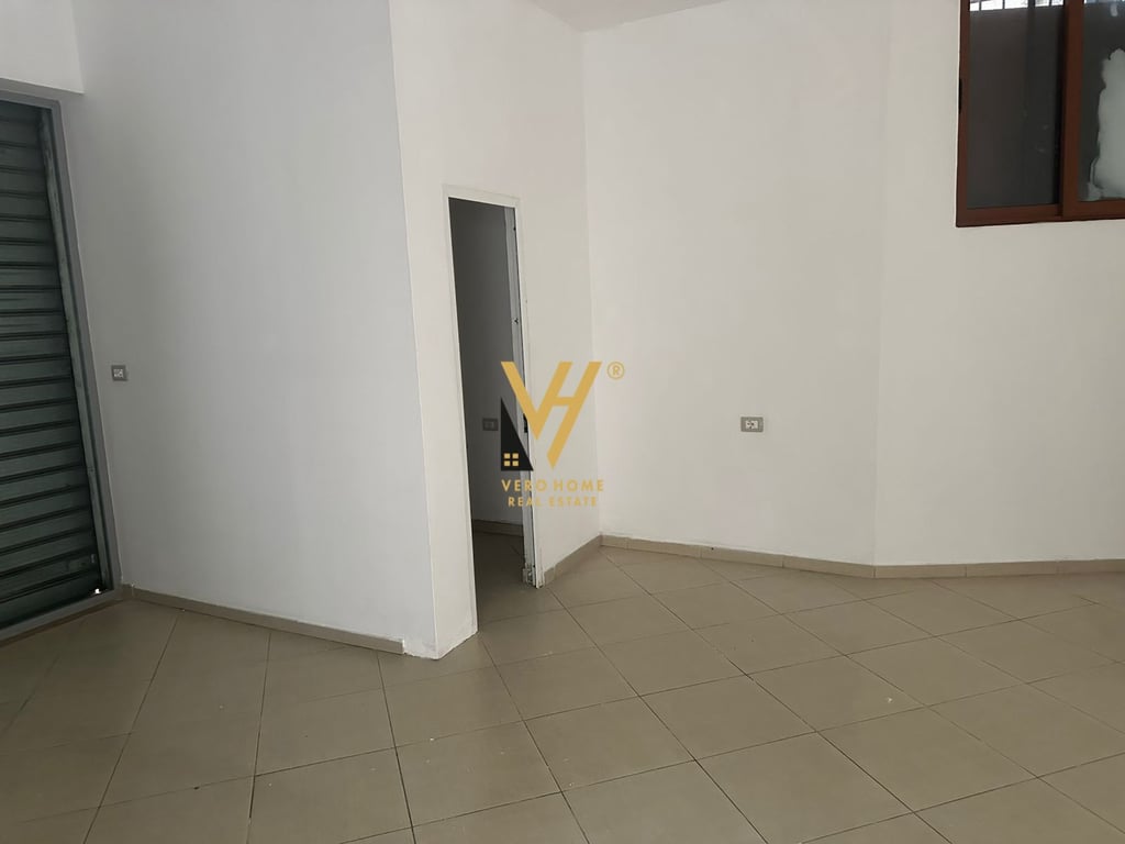 180M2 SPACE FOR RENT ON KAVAJA STREET 90,000 LEK