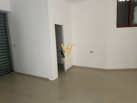 180M2 SPACE FOR RENT ON KAVAJA STREET 90,000 LEK