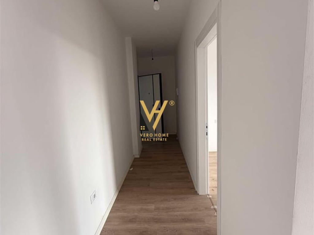 JEPET ZYRE 70 M2 ME QERA TE BULEVARDI I RI 600 EURO