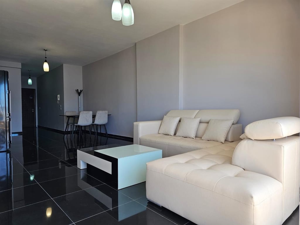 Apartment 2+1 for sale in Saranda with a sea view.