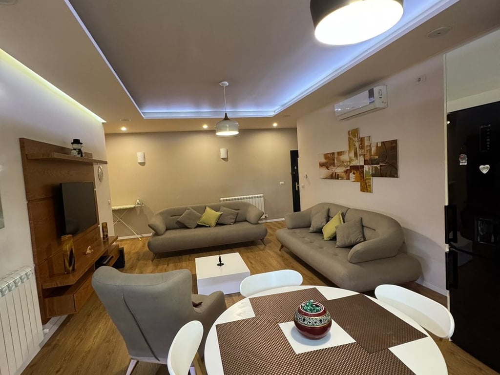 JEPET ME QIRA APARTMENT 2+1+2 TUALETE +2 BALLKONE, PRANE SPITALIT NENE TEREZA, TIRANE