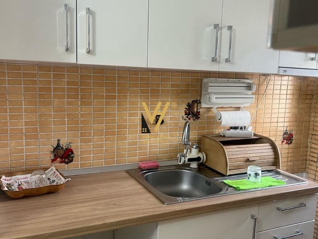 JEPET APARTAMENT 1+1 ME QERA TE RRUGA FORTUZI 45.000 LEKE