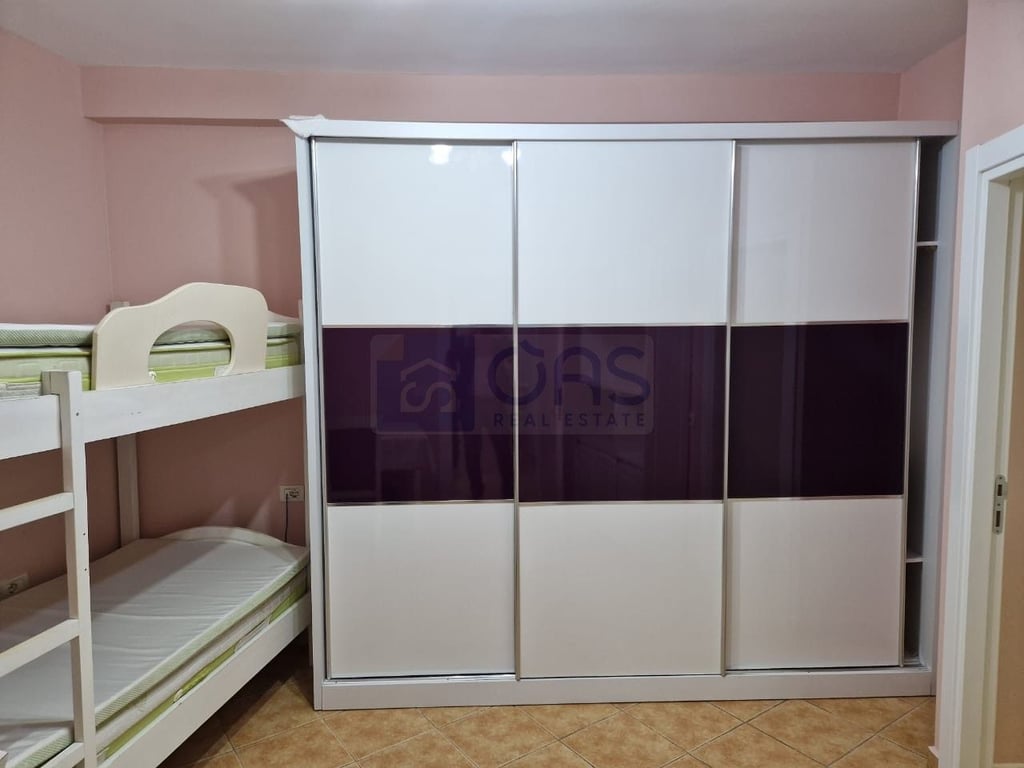 Apartment 3+1 for rent in Zogu i Zi 800 euros.