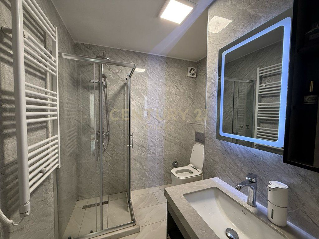 🌊 SHITET APARTAMENT ME PAMJE NGA DETI – PLAZH, DURRËS