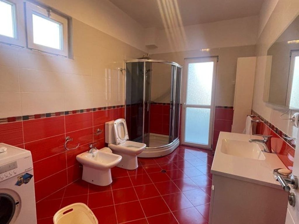 Vendita di una villa a due piani 21 dicembre.